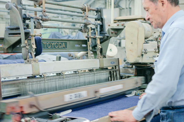 На производстве японского денима Showa Co., Ltd